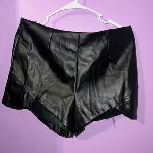 Spirit Black Leather shorts